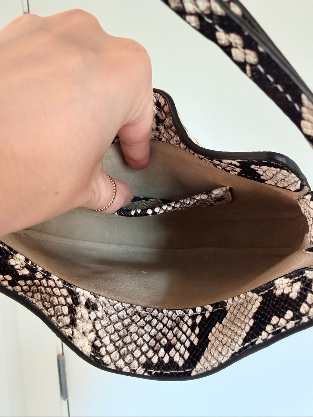NWOT Reformation Mini Rosetta Shoulder Bag in Roccia Snake - Picture 3 of 8